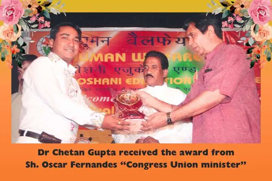 Dr Chetan Gupta with Shri Oscar Fernandes